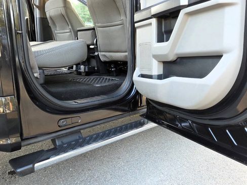 Used 2015 Ford F150 XLT w/ Equipment Group 302A Luxury AWD/4WD image 40