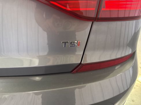 Used 2018 Volkswagen Passat 2.0T SE FWD image 13