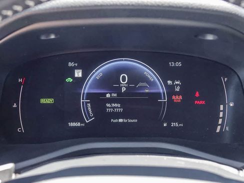 Used 2025 Toyota Camry SE FWD image 19