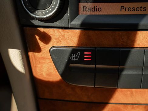 Used 2009 Mercedes-Benz E 350 4MATIC Wagon image 25