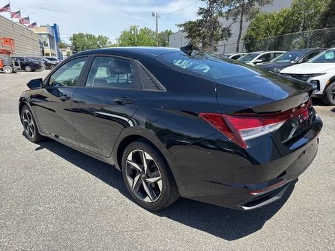 Used 2023 Hyundai Elantra SEL w/ Convenience Package FWD image 18