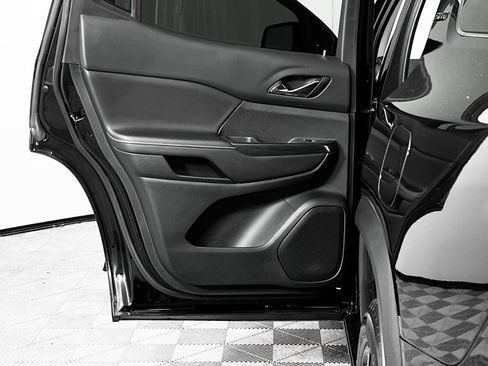 Used 2021 GMC Acadia SLT w/ Elevation Edition image 19