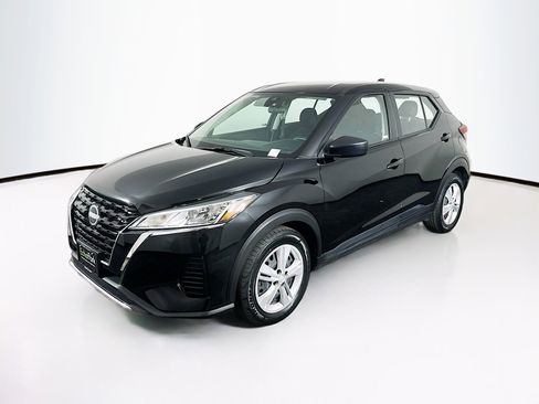 Used 2024 Nissan Kicks S image 3