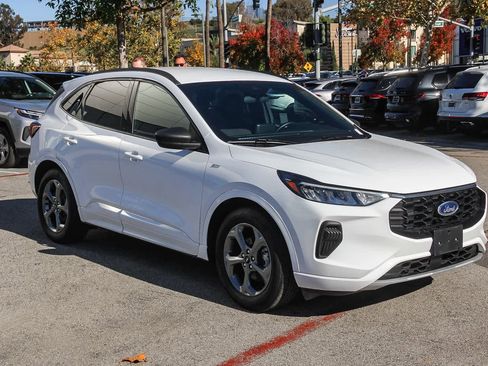 Used 2023 Ford Escape ST-Line image 3