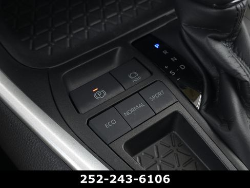 Used 2021 Toyota RAV4 LE FWD image 15