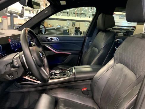 Used 2023 BMW X7 M60i w/ Executive Package image 8