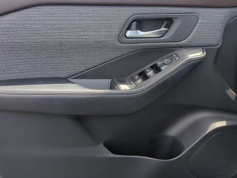 Used 2023 Nissan Rogue SV FWD image 14