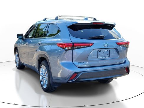 Certified 2020 Toyota Highlander Limited AWD/4WD image 4