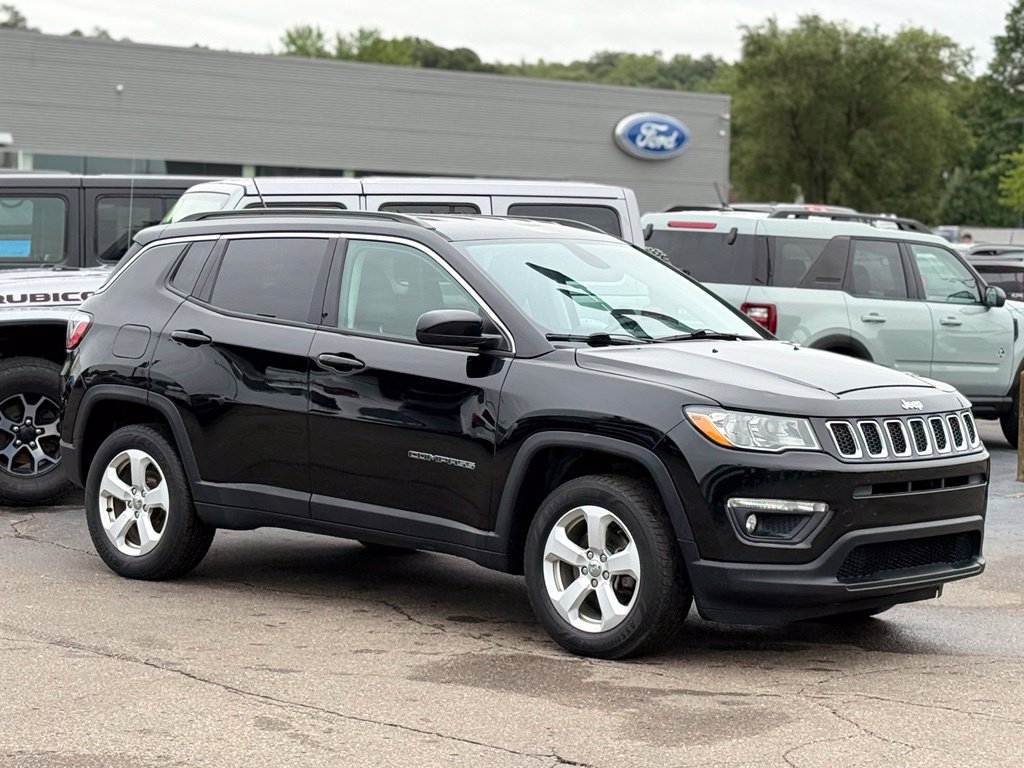Used 2018 Jeep Compass Latitude w/ Cold Weather Group AWD/4WD image 24