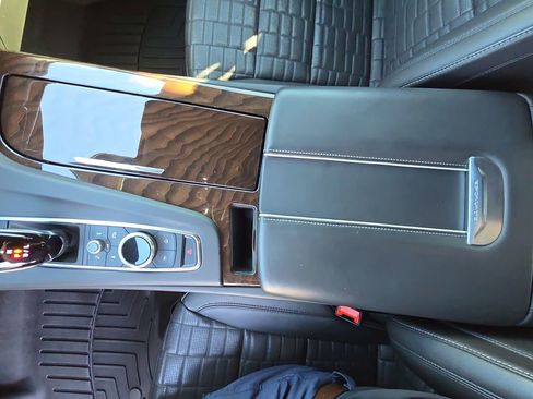 Used 2022 Cadillac Escalade Premium Luxury Platinum image 26