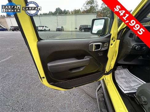 Used 2024 Jeep Gladiator Rubicon w/ Technology Group image 18