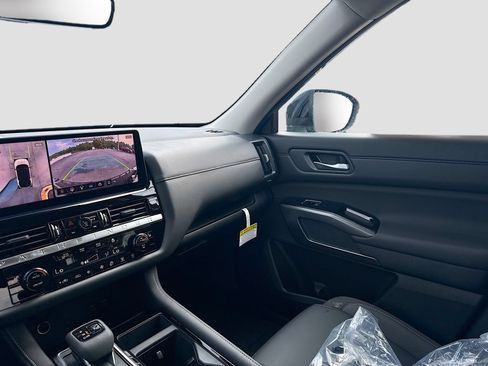New 2026 Nissan Pathfinder SL FWD image 24