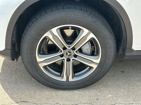 Used 2019 Mercedes-Benz GLC 300 4MATIC image 3