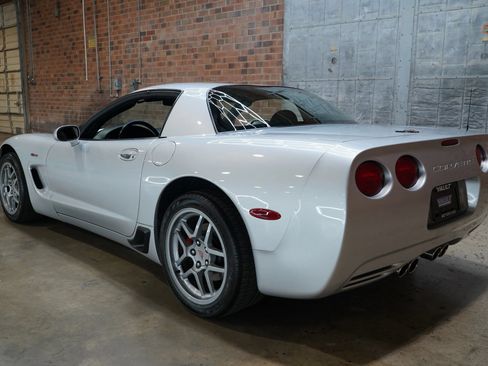 Used 2002 Chevrolet Corvette Z06 w/ Memory Pkg RWD image 9