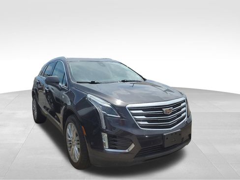 Used 2017 Cadillac XT5 Premium Luxury w/ Driver Assist Package FWD image 2