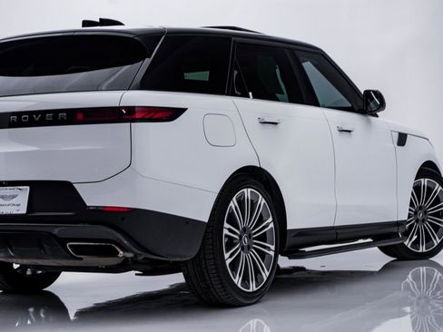Used 2024 Land Rover Range Rover Sport SE image 10