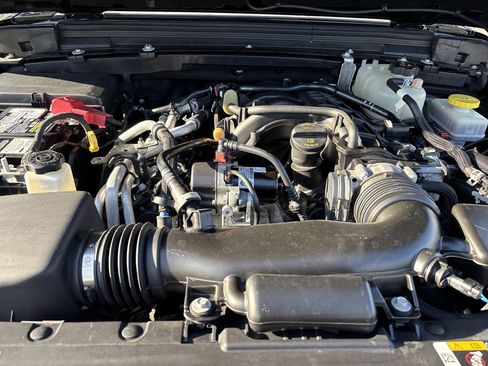 Used 2023 Jeep Wrangler Sport AWD/4WD image 34