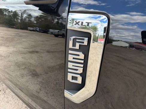 Used 2019 Ford F250 XLT w/ XLT Premium Package AWD/4WD image 10