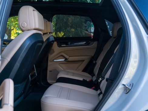 Certified 2024 Porsche Cayenne image 34