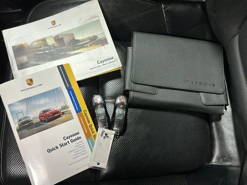 Used 2018 Porsche Cayenne Platinum Edition image 31
