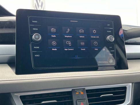 New 2025 Volkswagen Taos SE image 11