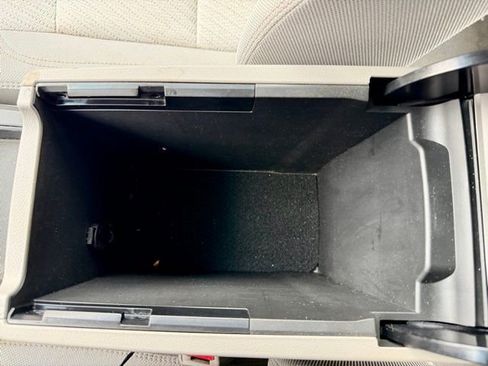 Used 2016 Toyota Camry LE image 37