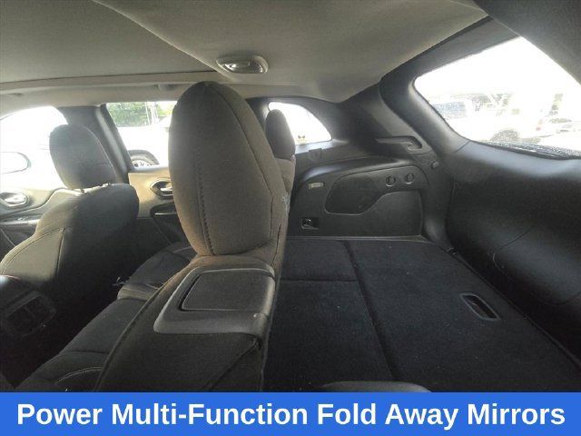 Used 2016 Jeep Cherokee 75th Anniversary FWD image 24