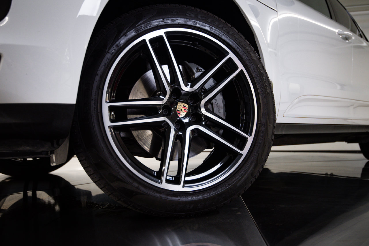 Certified 2020 Porsche Macan S AWD/4WD image 12