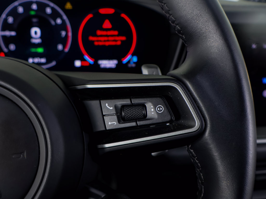 Certified 2026 Porsche Cayenne E-Hybrid Coupe AWD/4WD image 20