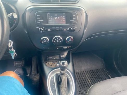 Used 2016 Kia Soul + FWD image 12