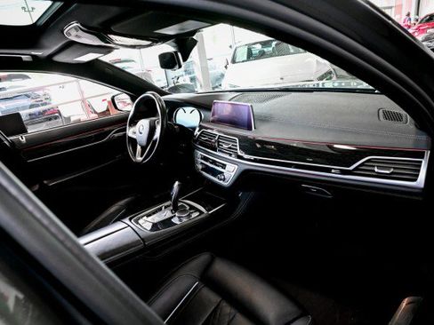 Used 2019 BMW 750i xDrive w/ M Sport Package AWD/4WD image 27