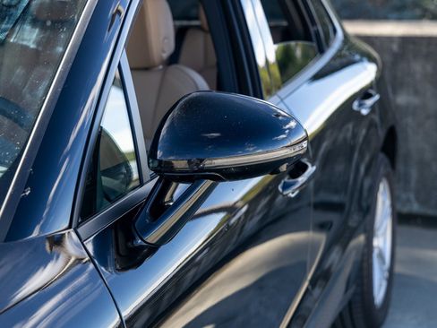 Certified 2025 Porsche Macan image 17