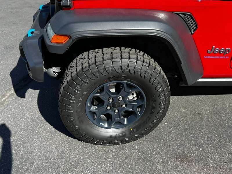 Used 2023 Jeep Wrangler Unlimited w/ Cold Weather Group AWD/4WD image 11