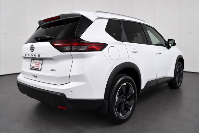 Certified 2026 Nissan Rogue SV w/ SV Premium Package AWD/4WD image 4