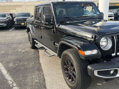 Used 2023 Jeep Gladiator Overland AWD/4WD image 1