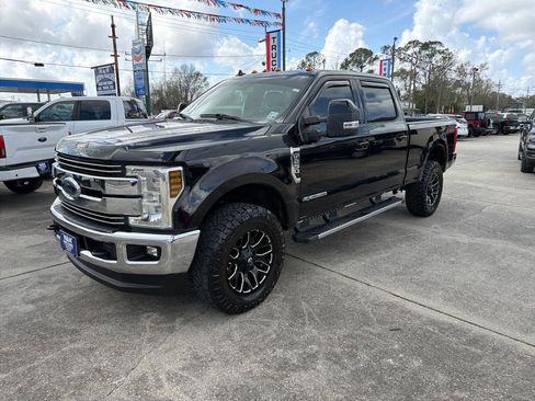 Used 2019 Ford F250 Lariat w/ Lariat Value Package image 2