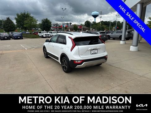 Used 2025 Kia Niro EX FWD image 3