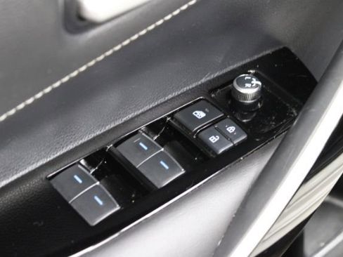 Used 2019 Toyota Corolla XSE image 11