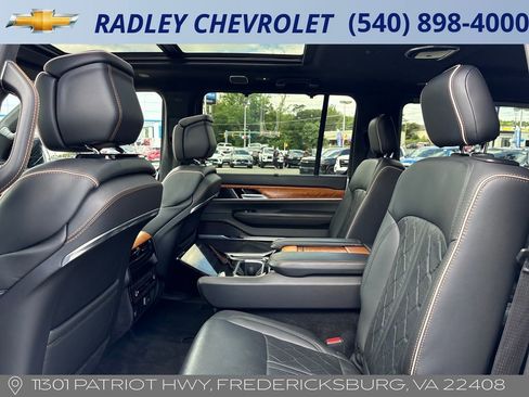 Used 2024 Jeep Grand Wagoneer L Series III AWD/4WD image 12