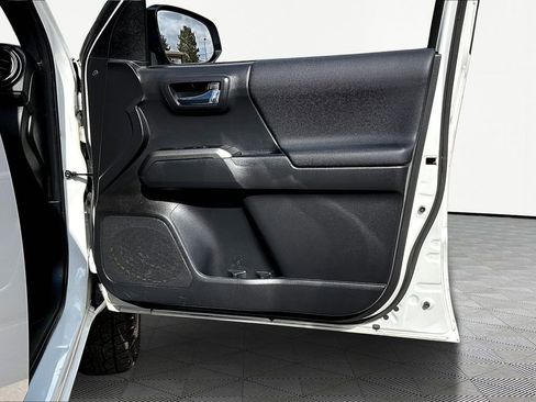 Used 2023 Toyota Tacoma TRD Off-Road image 19