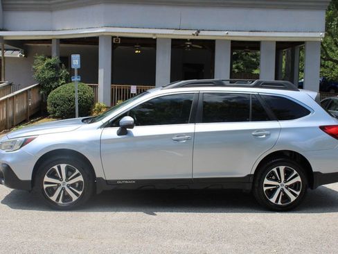 Used 2018 Subaru Outback 2.5i Limited image 4