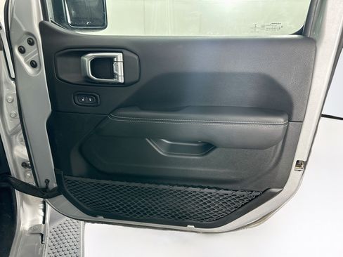 Used 2023 Jeep Wrangler Unlimited Sahara AWD/4WD image 30