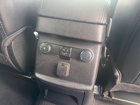 Used 2019 Ford Explorer XLT w/ Equipment Group 202A AWD/4WD image 19