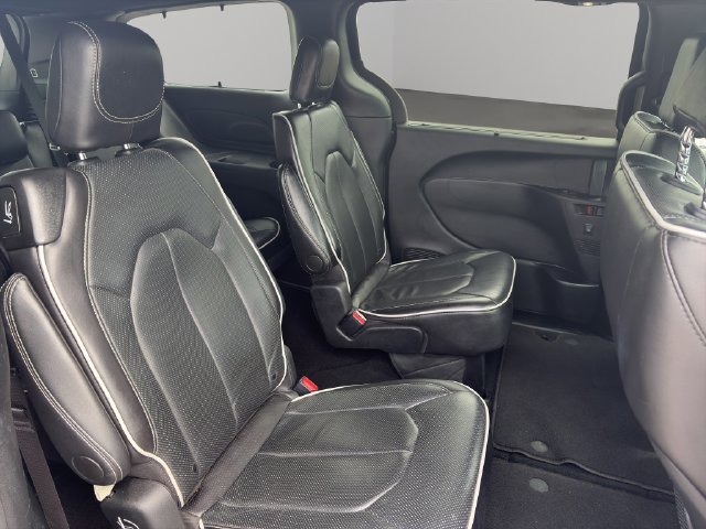 Used 2025 Chrysler Pacifica Limited FWD image 15