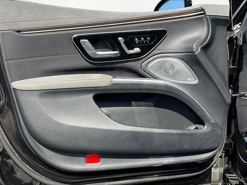 Used 2022 Mercedes-Benz EQS 580 4MATIC Sedan image 22