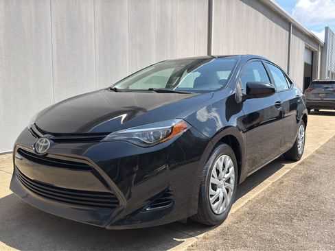 Used 2018 Toyota Corolla LE FWD image 7