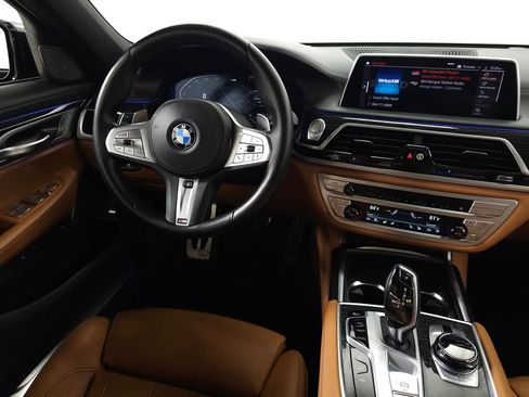 Used 2022 BMW 750i xDrive w/ Executive Package AWD/4WD image 18