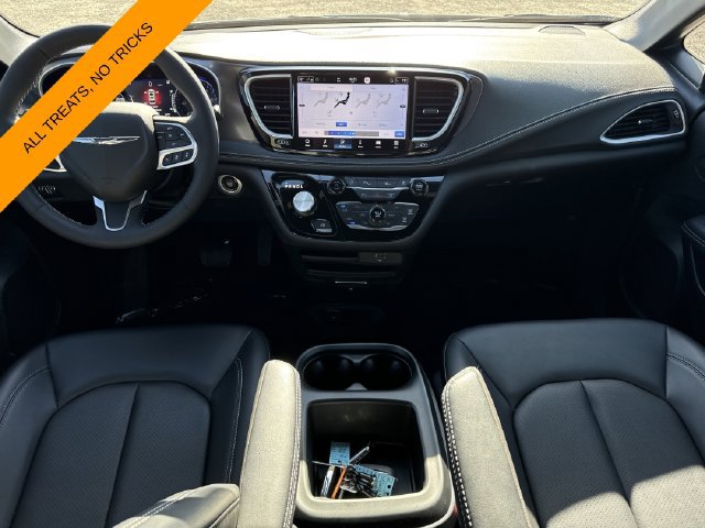 Used 2026 Chrysler Pacifica Select FWD image 14