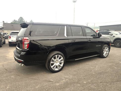 Used 2023 Chevrolet Suburban High Country AWD/4WD image 5