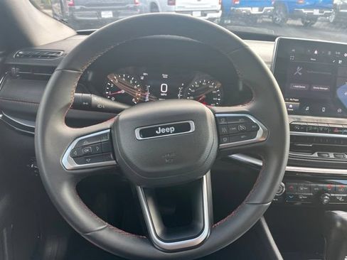 Used 2025 Jeep Compass Trailhawk AWD/4WD image 34